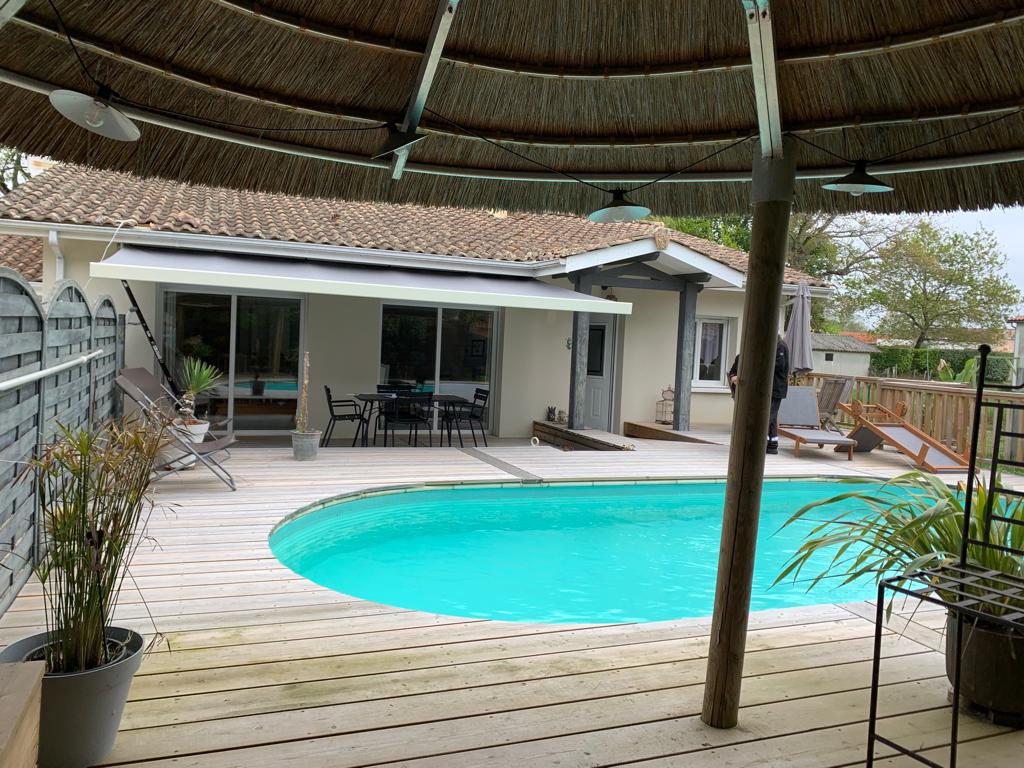 Store banne discret avec coffre — Gironde