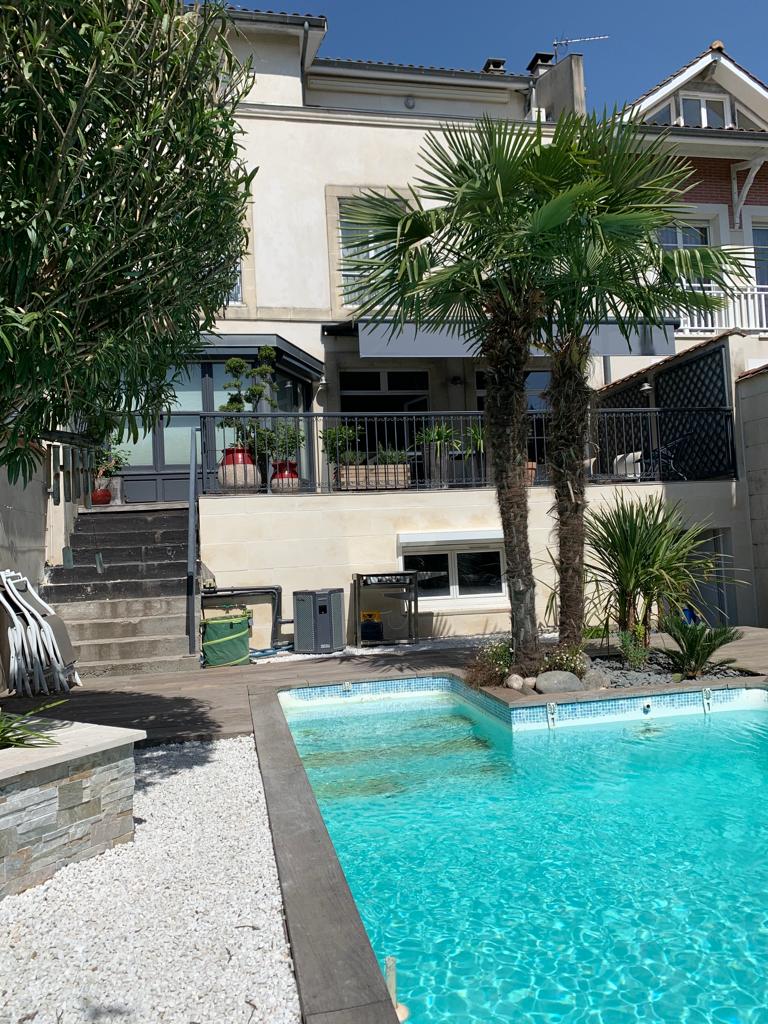 Store sur terrasse surélevée — Bègles